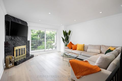 Photo 1 at 11 - 20 Budgell Terrace, Swansea, Toronto