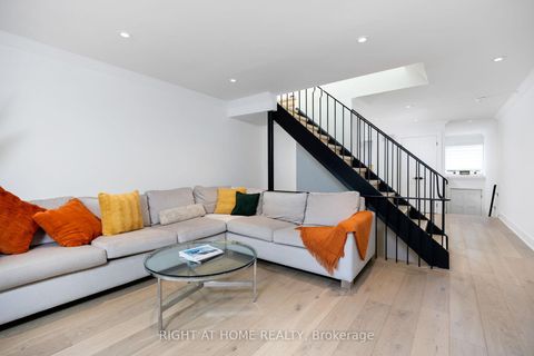 Photo 7 at 11 - 20 Budgell Terrace, Swansea, Toronto