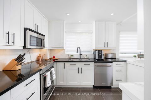 Photo 8 at 11 - 20 Budgell Terrace, Swansea, Toronto
