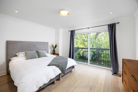 Photo 9 at 11 - 20 Budgell Terrace, Swansea, Toronto