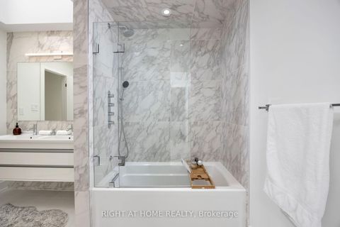 Photo 10 at 11 - 20 Budgell Terrace, Swansea, Toronto