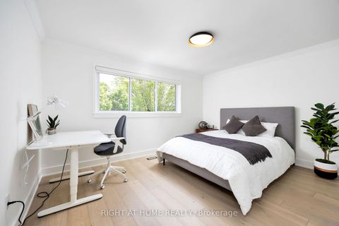 Photo 12 at 11 - 20 Budgell Terrace, Swansea, Toronto