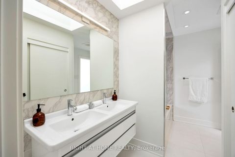 Photo 15 at 11 - 20 Budgell Terrace, Swansea, Toronto