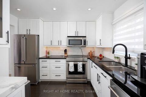 Photo 22 at 11 - 20 Budgell Terrace, Swansea, Toronto