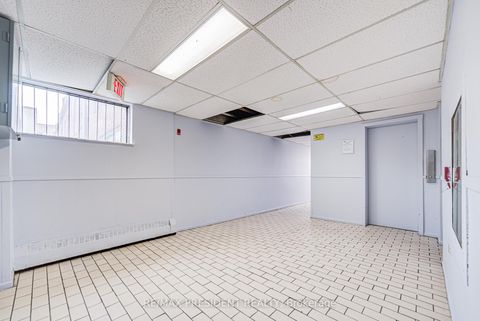 Photo 3 at 250 - 10 Eddystone Avenue, Jane Heights, Toronto
