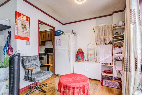 Photo 15 at 250 - 10 Eddystone Avenue, Jane Heights, Toronto