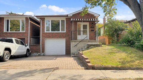 Photo 3 at 15 Thistlewaite Crescent, Malvern West, Toronto
