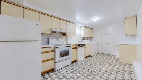 Photo 41 at 15 Thistlewaite Crescent, Malvern West, Toronto