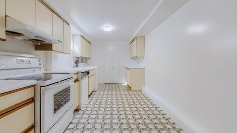Photo 42 at 15 Thistlewaite Crescent, Malvern West, Toronto