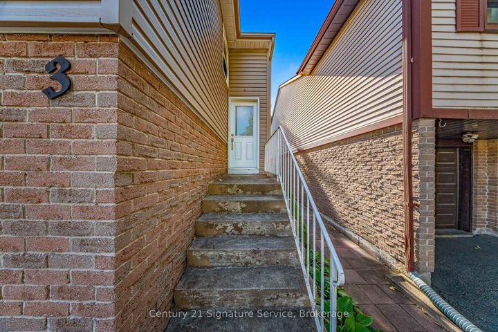 Photo 3 at 3 Majestic Crescent, Central Park, Brampton