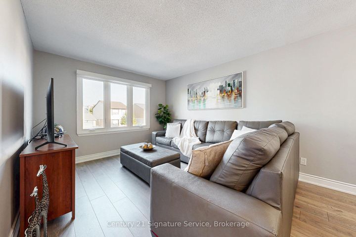 Photo 7 at 3 Majestic Crescent, Central Park, Brampton