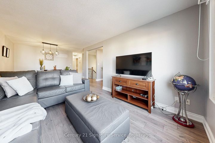 Photo 8 at 3 Majestic Crescent, Central Park, Brampton