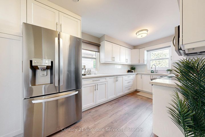 Photo 9 at 3 Majestic Crescent, Central Park, Brampton