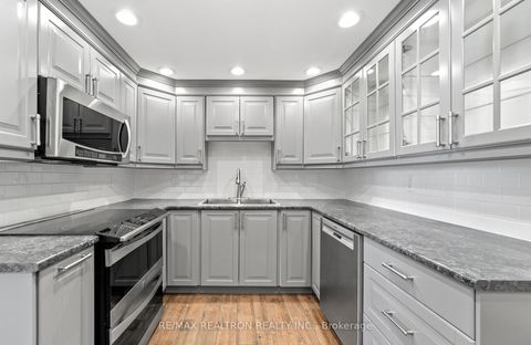 Photo 5 at 702 - 130 Neptune Drive, Lawrence, Toronto