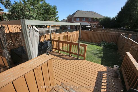 Photo 1 at 37 Ridgeway Court, Maple, Vaughan