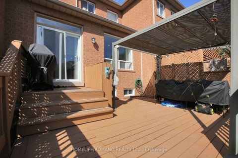 Photo 2 at 37 Ridgeway Court, Maple, Vaughan