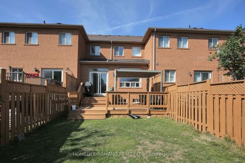 Photo 3 at 37 Ridgeway Court, Maple, Vaughan