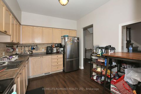 Photo 6 at 37 Ridgeway Court, Maple, Vaughan