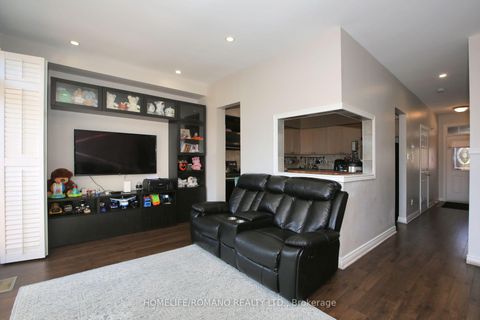 Photo 8 at 37 Ridgeway Court, Maple, Vaughan
