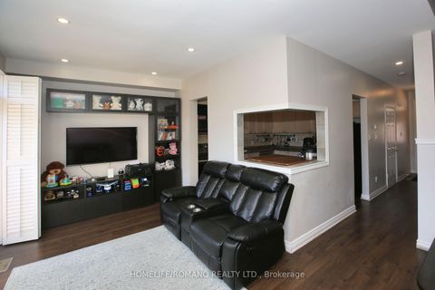 Photo 9 at 37 Ridgeway Court, Maple, Vaughan