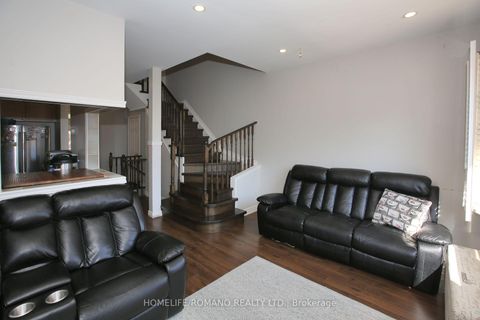 Photo 10 at 37 Ridgeway Court, Maple, Vaughan