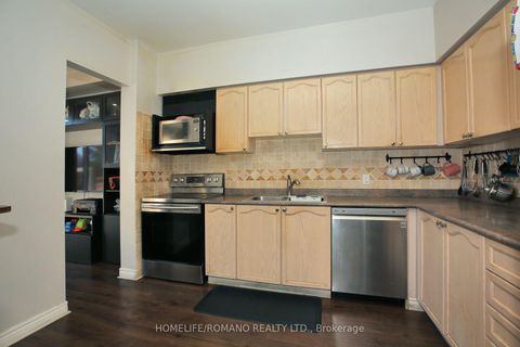 Photo 11 at 37 Ridgeway Court, Maple, Vaughan