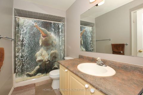 Photo 15 at 37 Ridgeway Court, Maple, Vaughan
