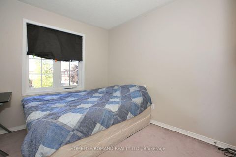 Photo 16 at 37 Ridgeway Court, Maple, Vaughan