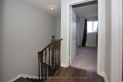 Photo 18 at 37 Ridgeway Court, Maple, Vaughan