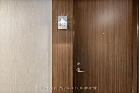 Photo 9 at 206 - 560 King Street W, Waterfront Communities C1, Toronto