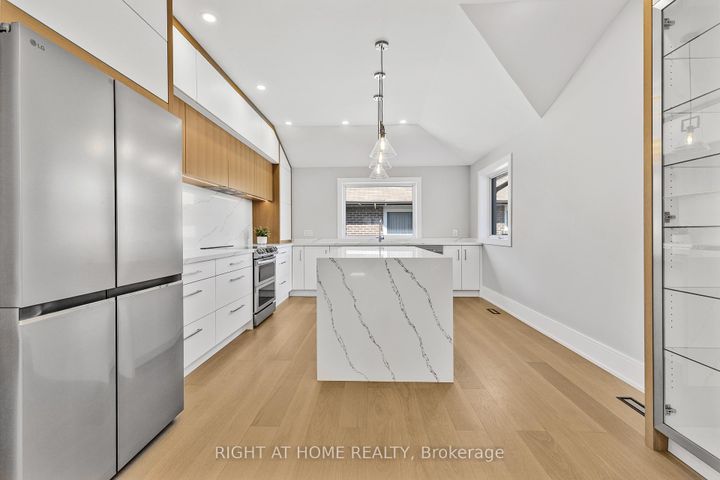 Photo 7 at 4283 Wilcox Road, Rathwood, Mississauga