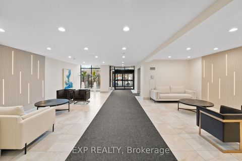 Photo 2 at 521 - 32 Clarissa Drive, Harding, Richmond Hill
