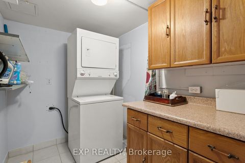 Photo 6 at 521 - 32 Clarissa Drive, Harding, Richmond Hill