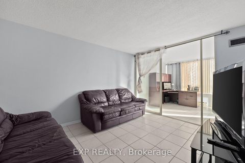 Photo 9 at 521 - 32 Clarissa Drive, Harding, Richmond Hill