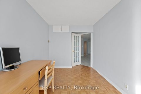 Photo 15 at 521 - 32 Clarissa Drive, Harding, Richmond Hill