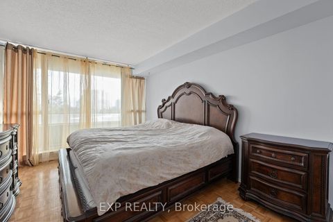 Photo 18 at 521 - 32 Clarissa Drive, Harding, Richmond Hill