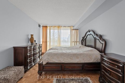Photo 19 at 521 - 32 Clarissa Drive, Harding, Richmond Hill