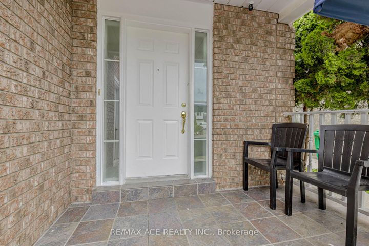 Photo 3 at 97 Bighorn Crescent, Wellington, Brampton