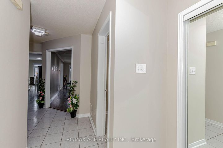 Photo 5 at 97 Bighorn Crescent, Wellington, Brampton