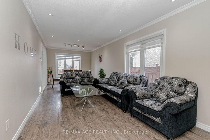 Photo 8 at 97 Bighorn Crescent, Wellington, Brampton