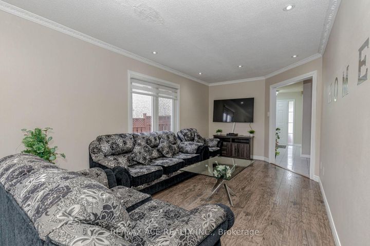 Photo 9 at 97 Bighorn Crescent, Wellington, Brampton