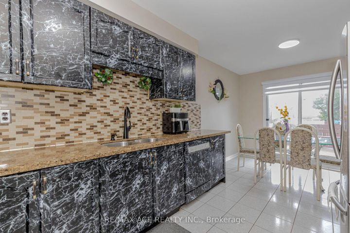 Photo 10 at 97 Bighorn Crescent, Wellington, Brampton