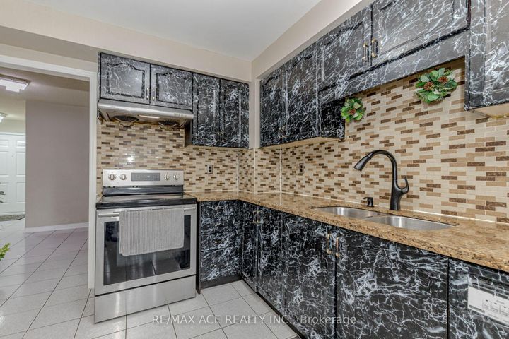 Photo 12 at 97 Bighorn Crescent, Wellington, Brampton