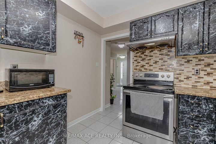 Photo 13 at 97 Bighorn Crescent, Wellington, Brampton