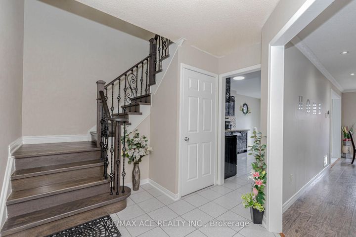 Photo 23 at 97 Bighorn Crescent, Wellington, Brampton