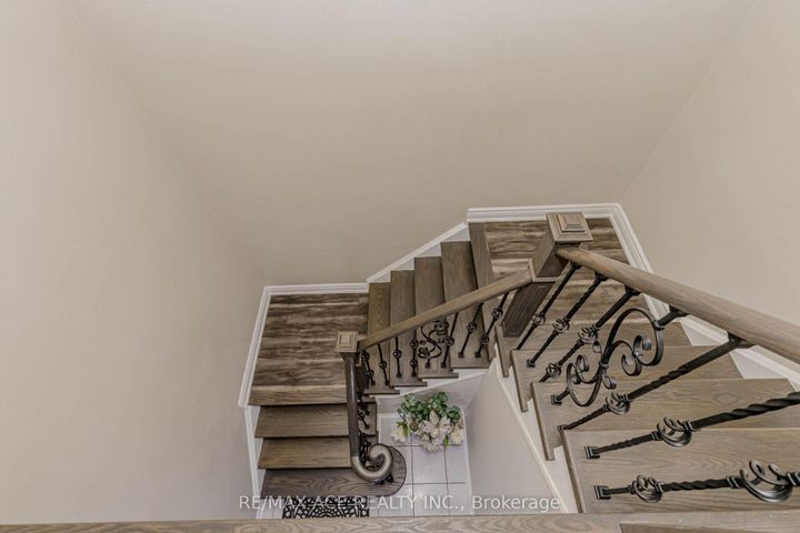 Photo 25 at 97 Bighorn Crescent, Wellington, Brampton