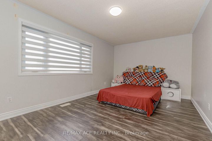 Photo 27 at 97 Bighorn Crescent, Wellington, Brampton