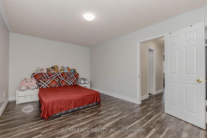 Photo 28 at 97 Bighorn Crescent, Wellington, Brampton