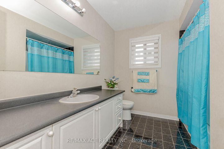 Photo 33 at 97 Bighorn Crescent, Wellington, Brampton