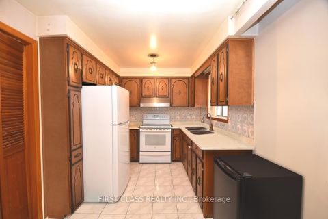 Photo 4 at 82 Gooderham Drive, Maryvale, Toronto